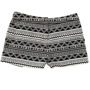 Forever 21 Black and White Tribal Pattern Shorts Size Large